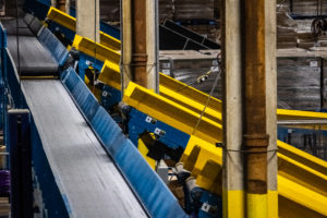 Conveyor Belt Tracking: Why Belts Wander and How Technicians Correct It 5 IMG 7447