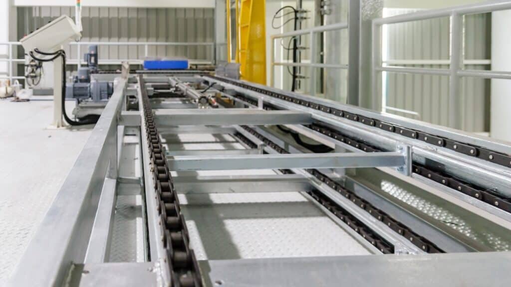 Pallet Conveyors: Equipment types & when to use them 17 chain-driven_pallet_conveyor_equipment_blog
