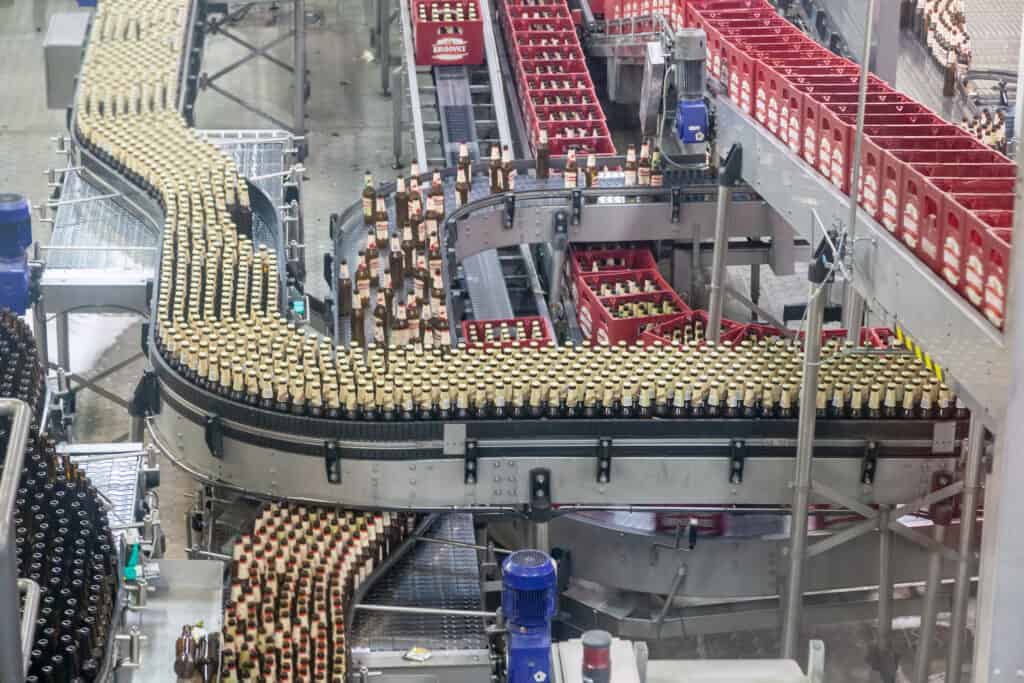 Warehouse Conveyor Systems FAQ 101: Why Century Conveyor Systems Delivers Some of the Best Warehouse Conveyor Systems Available 1 Warehouse conveyor systems