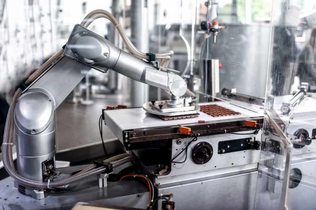 Robots for Warehouse 101: FAQ About Century Conveyor Systems’ Robotic Fulfillment Solutions 1 robots for warehouse